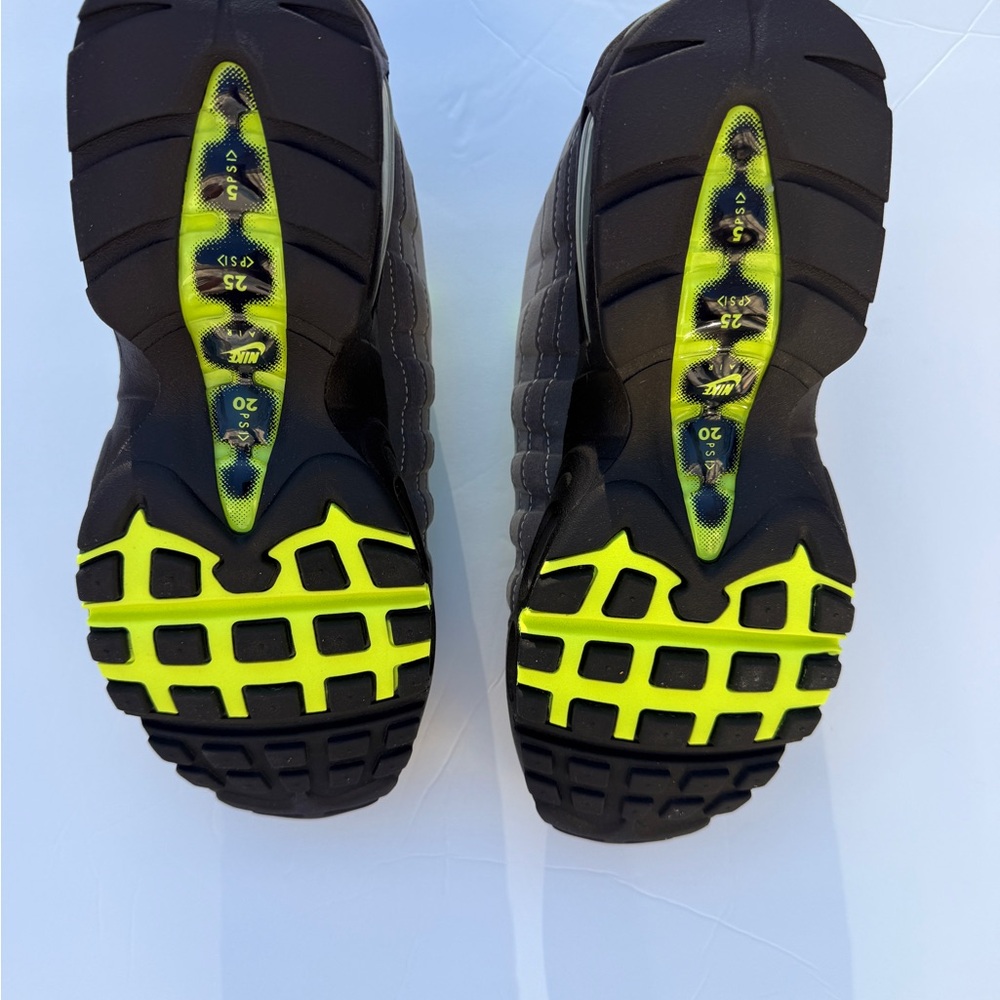 Nike Women’s Air Max 95 - Black/Neon Yellow/Grey - Picture 3 of 6